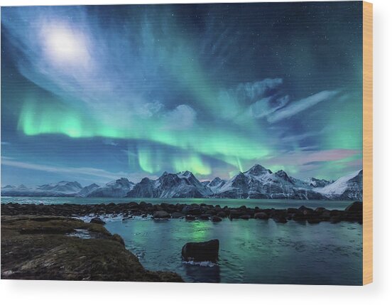 Aurora Borealis Over Snowy Mountains Wood Print